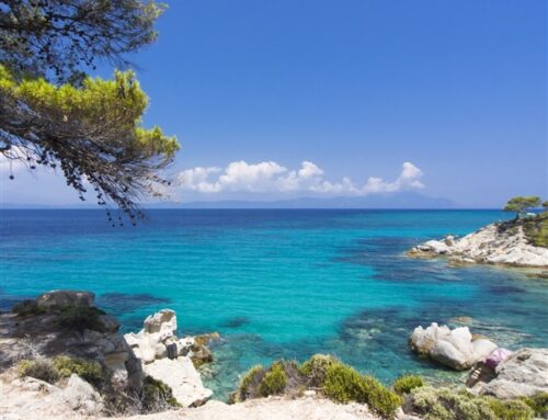 Giugno in Barca a Vela nel Dodecaneso, il Viaggio Perfetto tra Storia e Mare Cristallino.